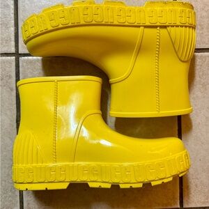UGG Women’s Bright Yellow Rain Boots 10